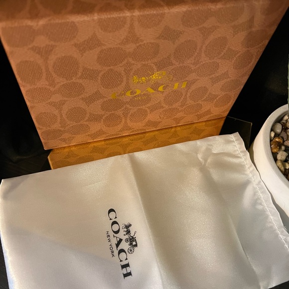 Coach Strawberry Signature Wristlet | NWT |Canvas w/ Box & Dust Bag - Picture 6 of 11